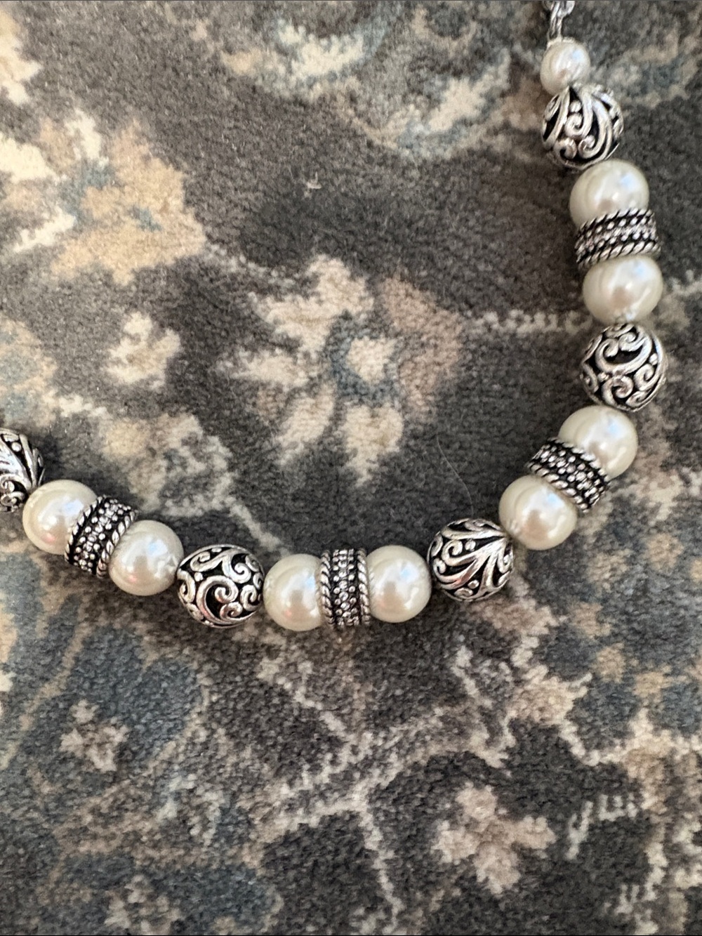 Elegant Silver-Tone Faux Pearl Bead Necklace - Picture 5 of 6
